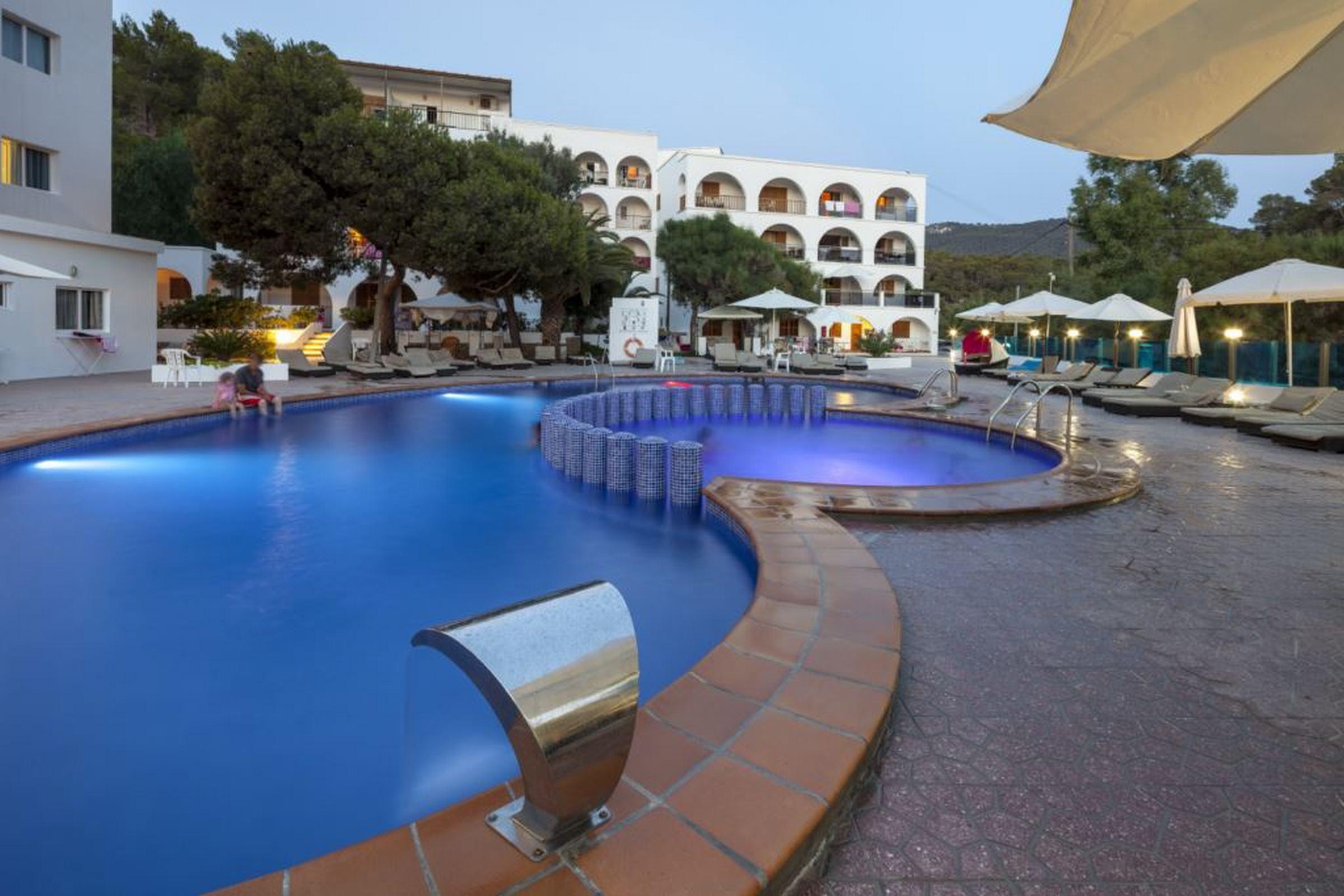Puerto Aparthotel Cala Vadella (Ibiza)
