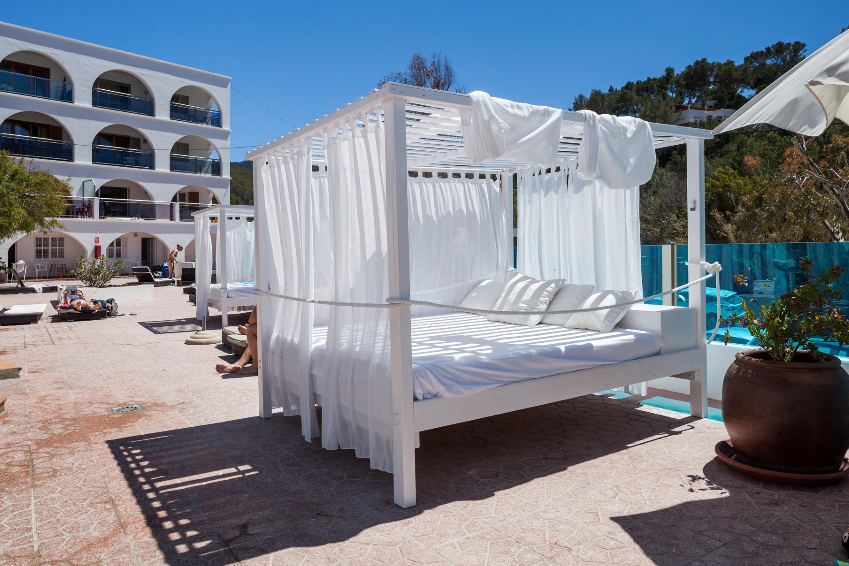 Puerto Aparthotel Cala Vadella (Ibiza)